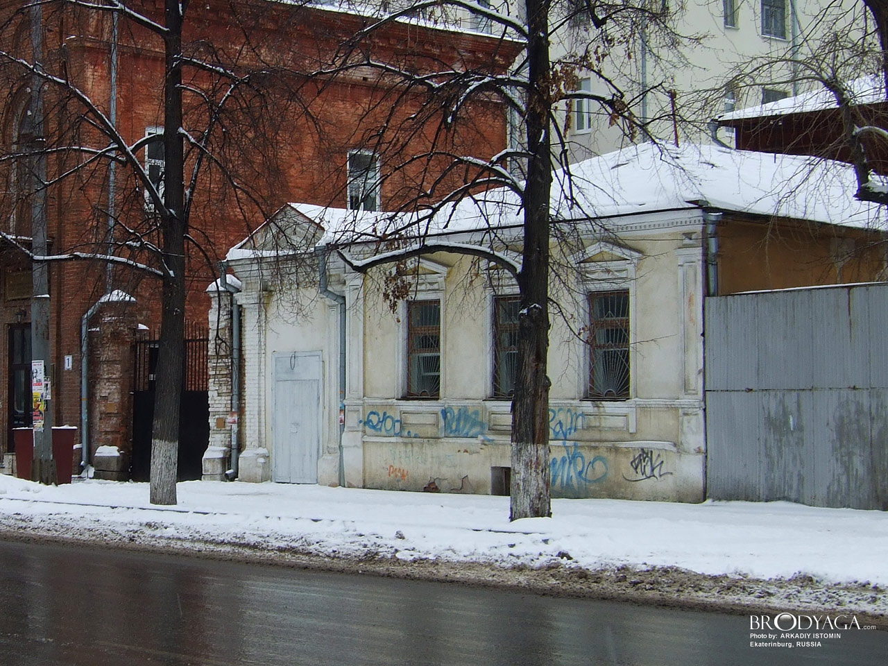 Дом купца Н. Г. Бабикова. Флигель, Розы Люксембург 1а, Екатеринбург (Yekaterinburg)